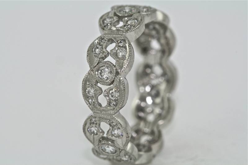 Platinum - Und Diamond-Art-Deco Design Ehering von MasterPieceJewelers