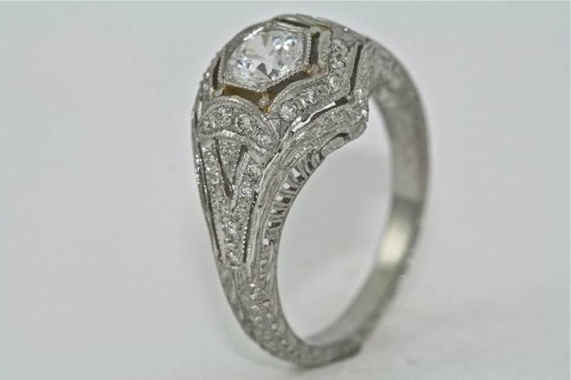 Platinum - Und Diamond Edwardian Style Hand Gravierte Verlobungsring, Wedding Ring Mit .50Ct Weißer Saphir von MasterPieceJewelers