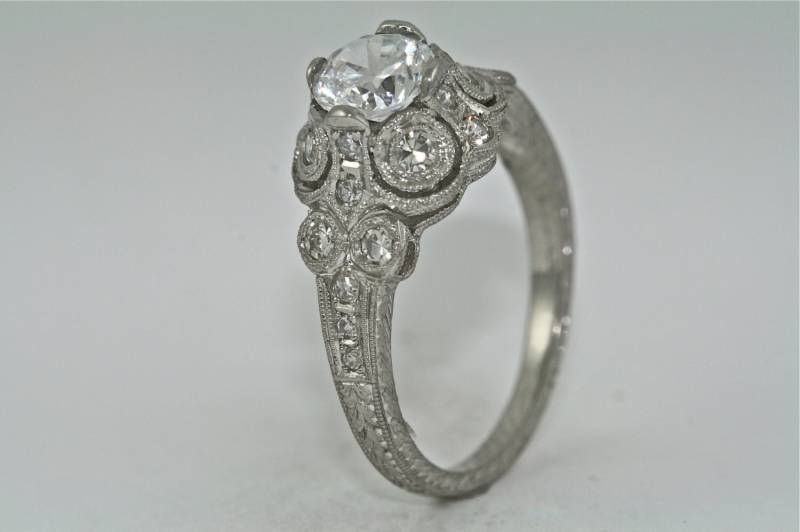 Platinum - Und Diamond Edwardian Style Hand Gravierte Verlobungsring Mit 1Ct White Sapphire Center von MasterPieceJewelers