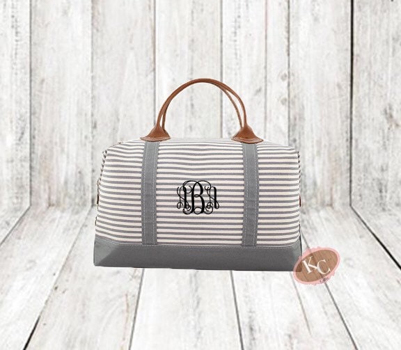 Graue Streifen Weekender, Monogramm Monogrammiert Weekender Tasche, Reisetasche, Geschenk Für Sie von MastermindPrintingla