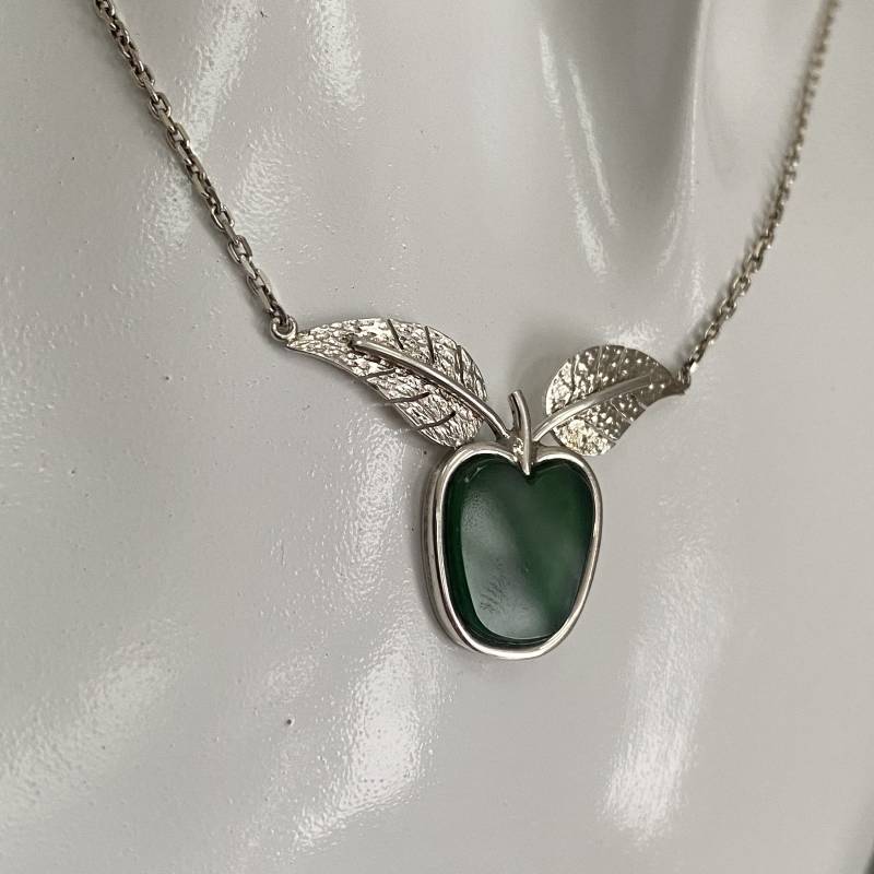 Apfel-Halskette Handgemachter Sterlingsilber-Grüner Apfel Mit Blättern An Der Kette Schmuck Du Bist Meines Auges von Masterpearl