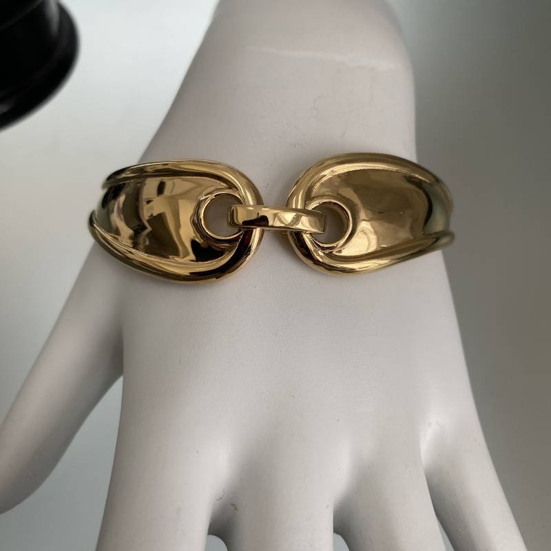 Bold Gold Armband-Reiter Modeschmuck New Old Stock Big Tone 2-Teiliges Modernes Armband Made in The U.s.a. Brautjungfern Geschenk Bold Gold Armband-Reiter Modeschmuck New Old Stock Big Tone 2-Teiliges Modernes Armband Made in The U.s.a. Brautjungfern Geschenk von Masterpearl