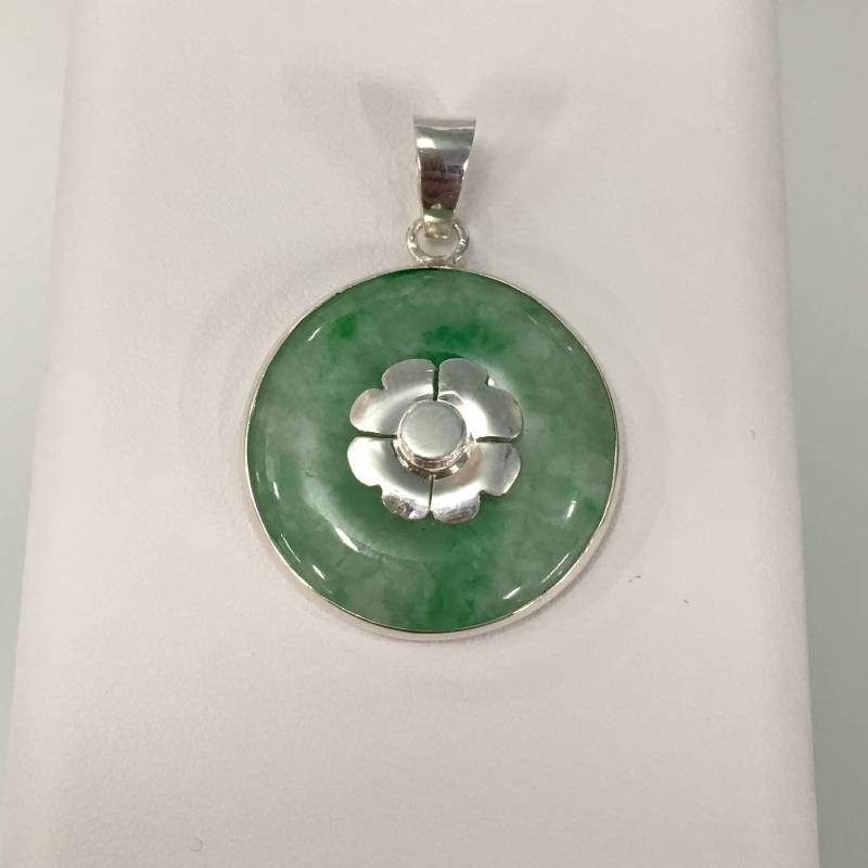 Grün Jade Donut Anhänger Sterling Silber Blumen Amulett Halskette Grün Jade Donut Anhänger Sterling Silber Blumen Amulett Halskette von Masterpearl