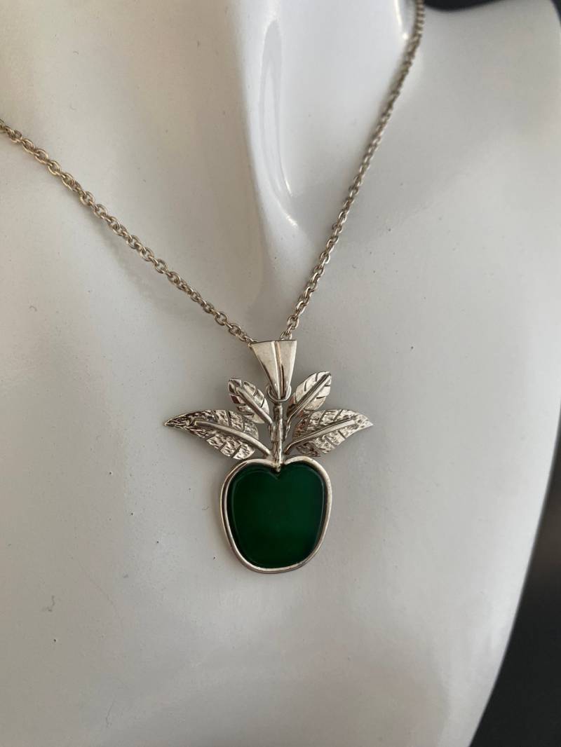 Grüner Apfel Anhänger in Sterling Silber Du Bist Der Meines Lebens Hand Made Schöne Detaillierte Blätter 20 Kette Grüner Apfel Anhänger in Sterling Silber Du Bist Der Meines Lebens Hand Made Schöne Detaillierte Blätter 20 Kette von Masterpearl
