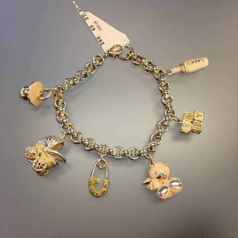 Vintage Bloomingdales Baby Thema Bettelarmband Kinderwagen, Teddybär Aus Emaille Vintage Bloomingdales Baby Thema Bettelarmband Kinderwagen, Teddybär Aus Emaille von Masterpearl