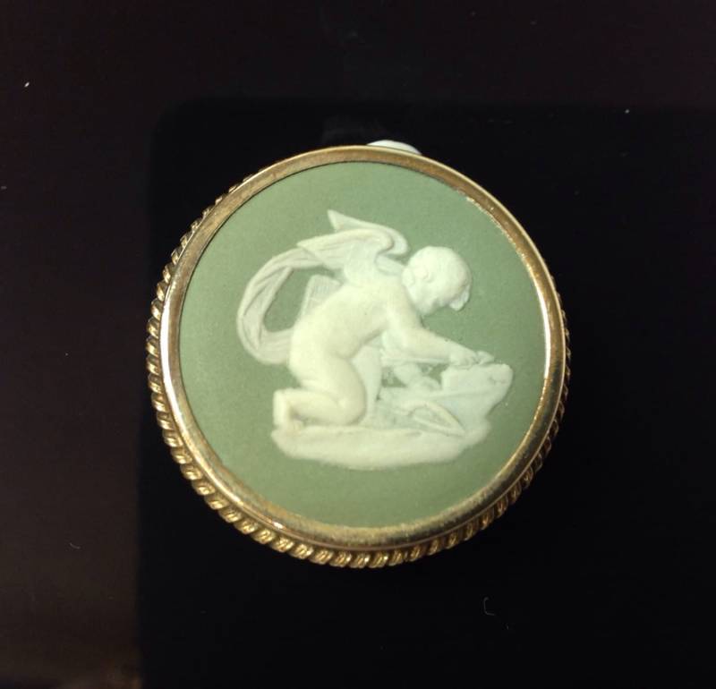 Wedgwood Cameo Cupid Brosche, Grün Engel Eros, Amor Schärfen Seinen Pfeil, Gold-Gefüllt, Hergestellt in England Wedgwood Cameo Cupid Brosche, Grün Engel Eros, Amor Schärfen Seinen Pfeil, Gold-Gefüllt, Hergestellt in England von Masterpearl