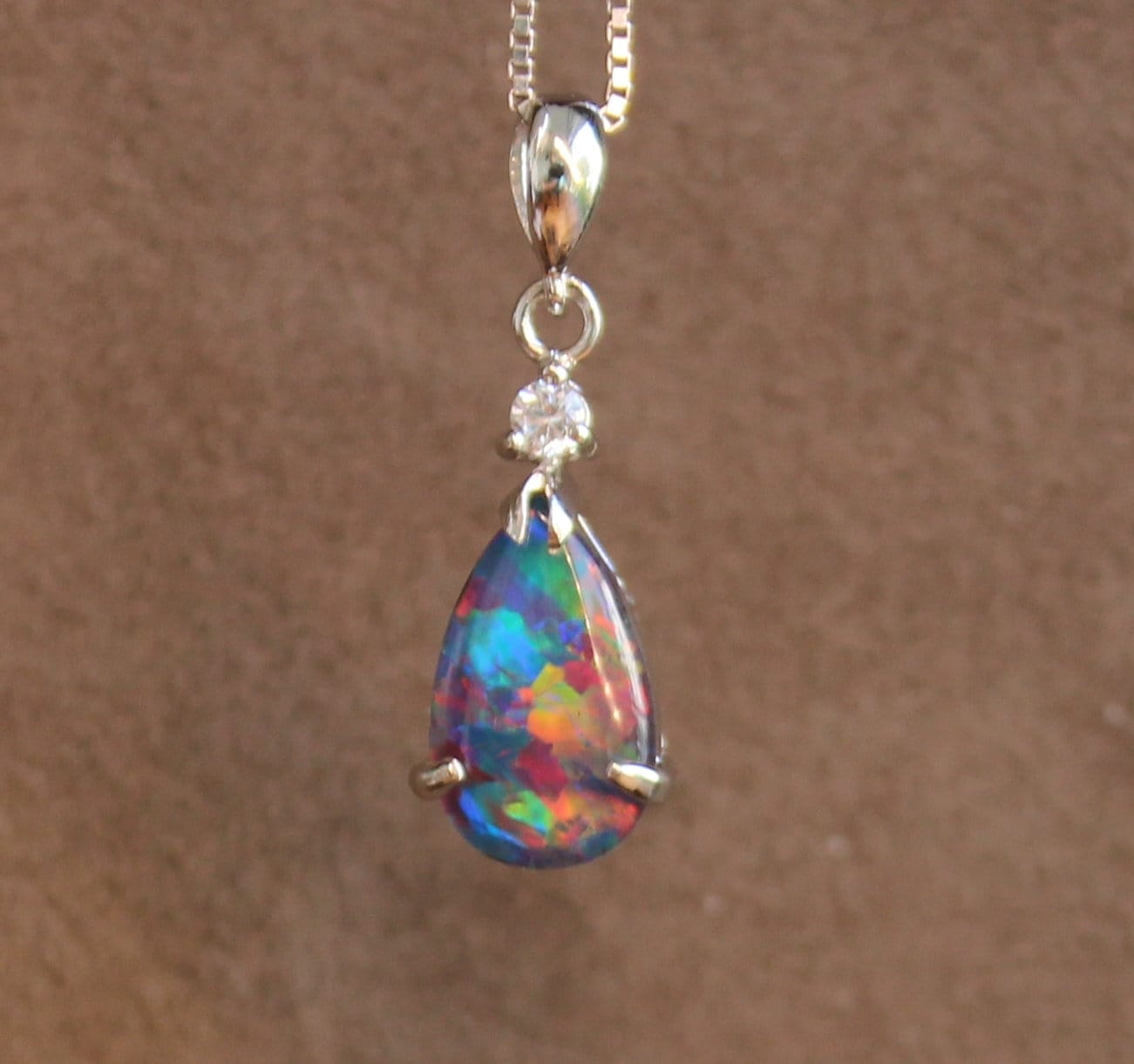 Pear Opal Halskette | Tropfen Natürlicher Opal Anhänger in Sterling Silber Gefasst Einzigartiges Schmuck Geschenk Für Sie Halskette von MasterpieceAustralia
