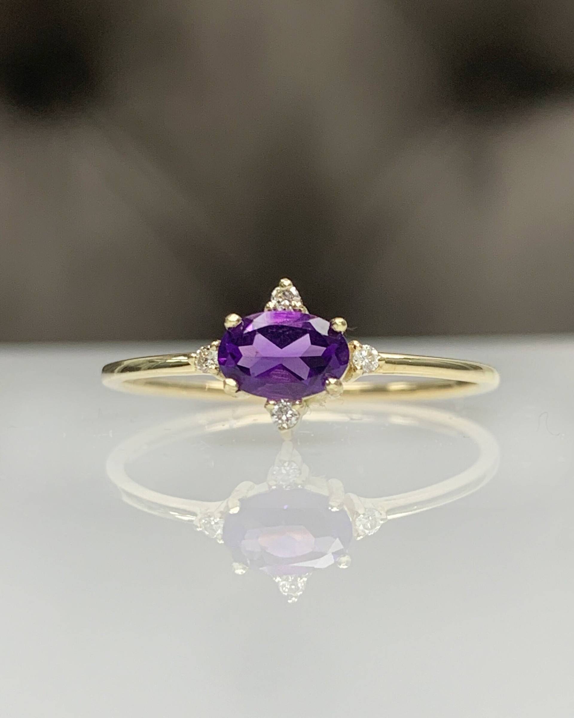Ost West Amethyst & 4 Akzent Diamant Cluster Ring, Stilvoller Verlobungsring Aus Massivem Gold, Februar Geburtsstein, Echter Edelstein 236 Ost West Amethyst & 4 Akzent Diamant Cluster Ring, Stilvoller Verlobungsring Aus Massivem Gold, Februar Geburtsstein, Echter Edelstein 236 von MastikaJewelry