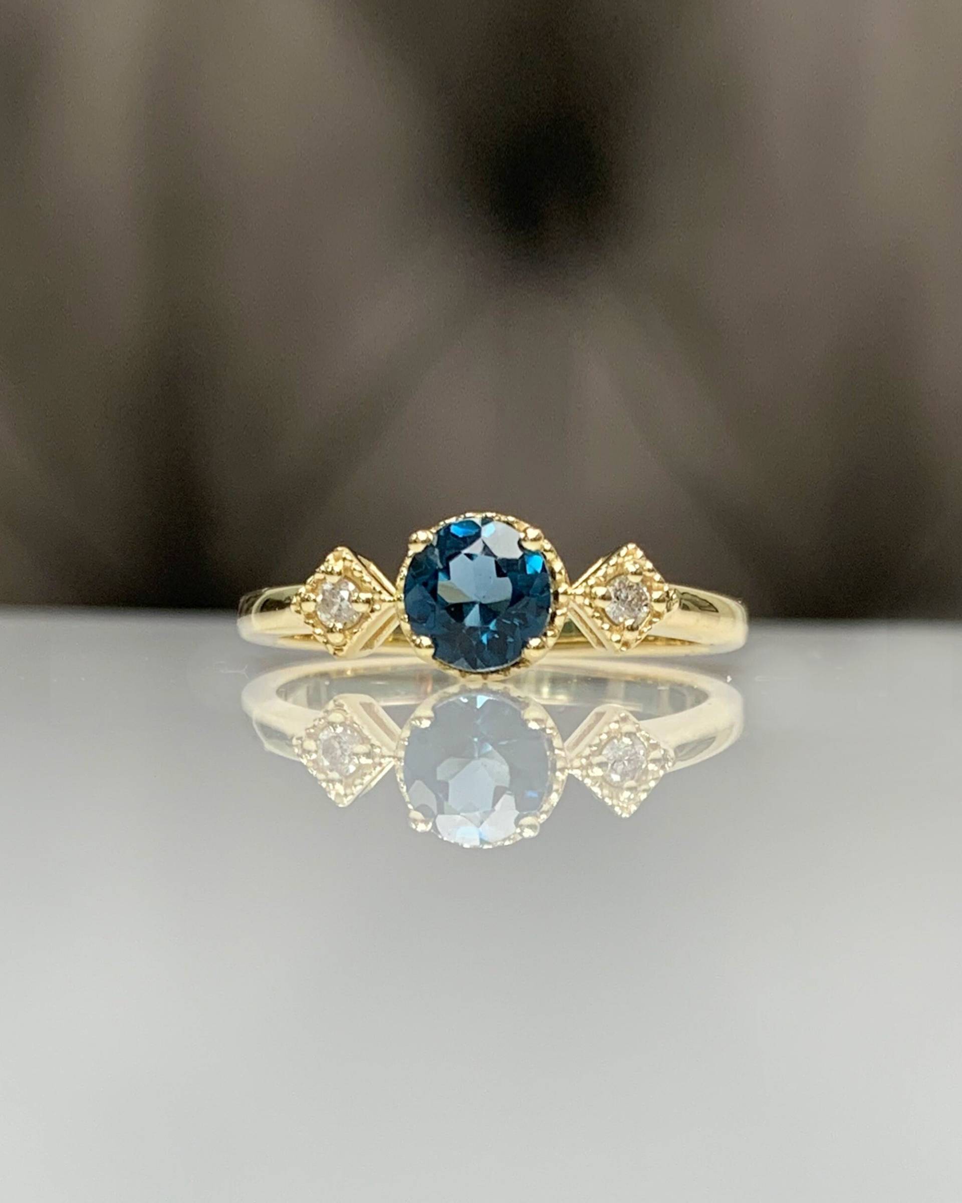 Zertifizierter London Blue Topaz & Diamant Zierlicher Cluster Ring, Solid Gold Verlobungsring, Natürlicher Edelstein, Bestes Geschenk von MastikaJewelry