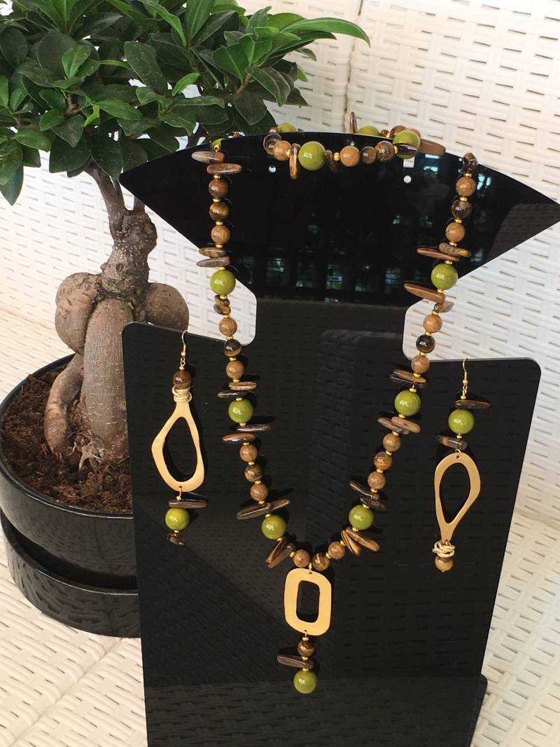 Schmuck-Oliv-Grün Schmuck-Oliv-Grün von Masuart18