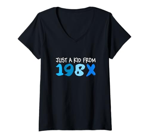 Damen Blue Just A Kid From 198X Blaue Grafik T-Shirt mit V-Ausschnitt von Match Blue Color Graphic Tee