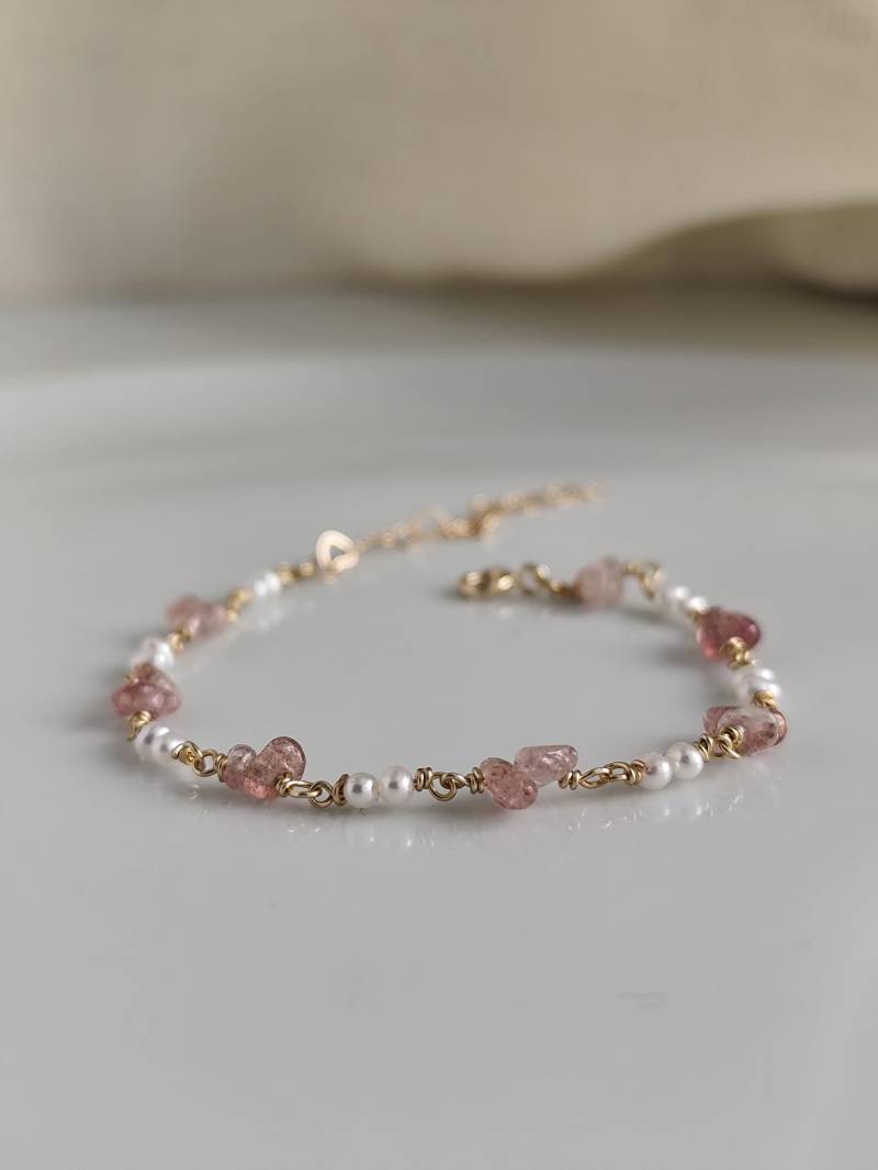 Eldelsteine Und Süßwasser Perlen Armband | 14K Vergoldet Eldelsteine Und Süßwasser Perlen Armband | 14K Vergoldet von MatchaAndArtCrafts