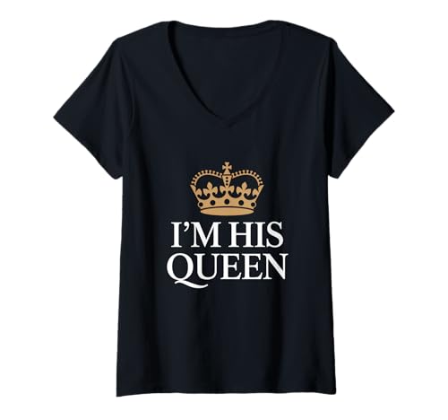Damen T-Shirt mit Aufschrift I'm His Queen T-Shirt mit V-Ausschnitt Damen T-Shirt mit Aufschrift I'm His Queen T-Shirt mit V-Ausschnitt von Matching Couple Crown Love Vibes