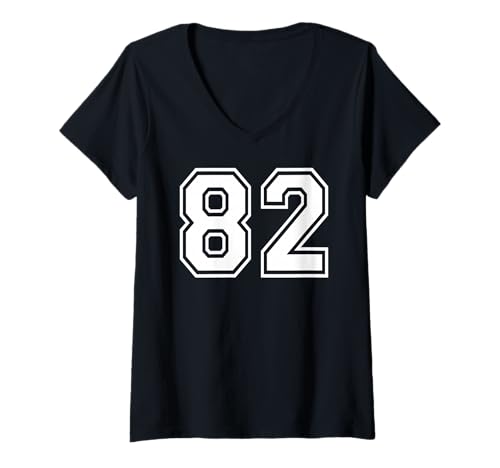 Damen Sportgrafik mit der Nummer 82, Nummer zweiundachtzig, passend zum Gymnastik-Design T-Shirt mit V-Ausschnitt von Matching Sports Numbers Birthday Gifts