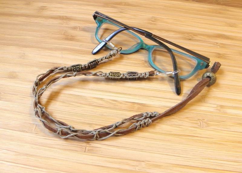 Brillenhalter/Gesichtsmaskenhalter Wildleder, Bronze - & Messingperlen, Einstellbare Länge Brillenhalter/Gesichtsmaskenhalter Wildleder, Bronze - & Messingperlen, Einstellbare Länge von MatchingTreeDesigns