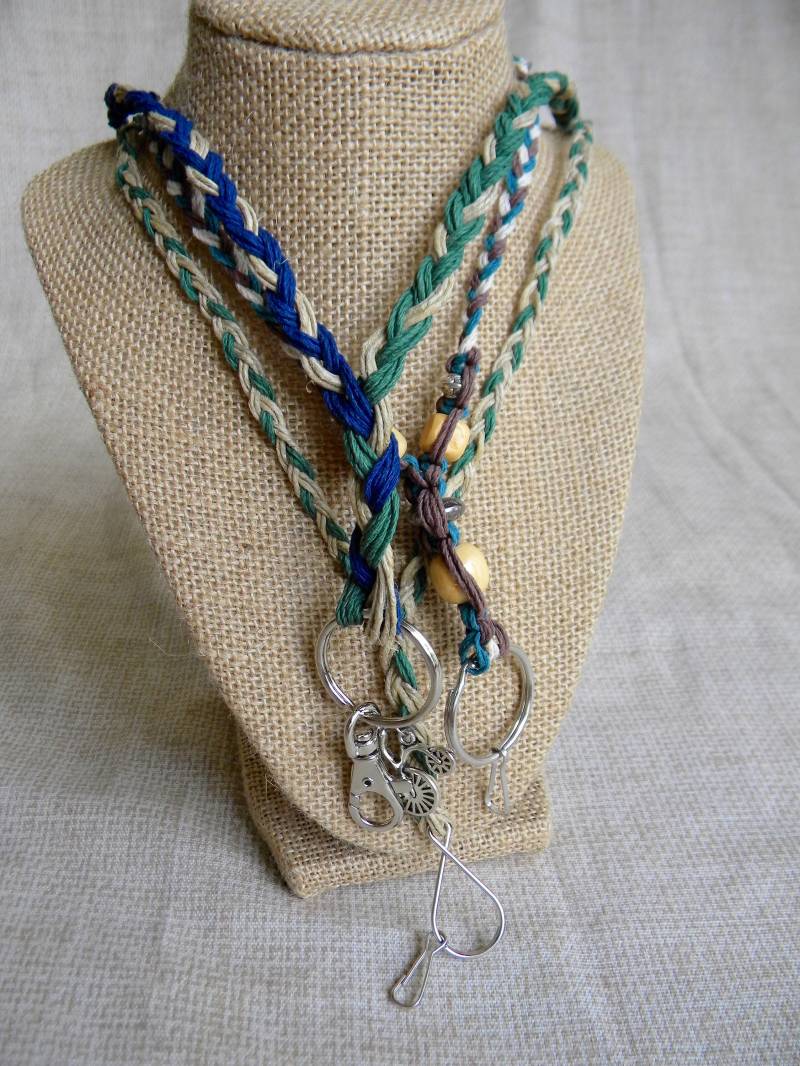 Geflochtenes Schlüsselband Aus Hanfschnur Makramee Als Ausweis - Oder Handyhalter Geflochtenes Schlüsselband Aus Hanfschnur Makramee Als Ausweis - Oder Handyhalter von MatchingTreeDesigns