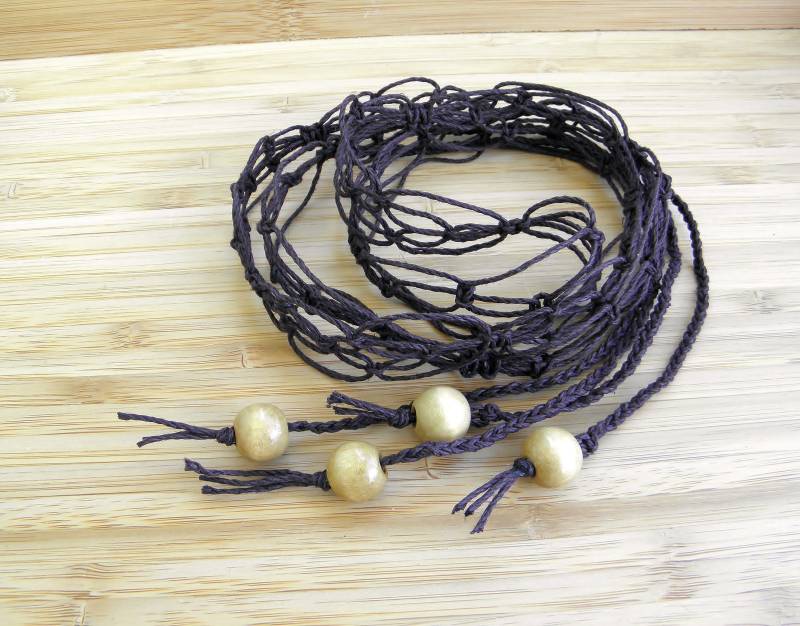 Makramee Gürtel Aus Dunkelbraunem Hanf Mit Bindebändern Und Holzperlen Makramee Gürtel Aus Dunkelbraunem Hanf Mit Bindebändern Und Holzperlen von MatchingTreeDesigns