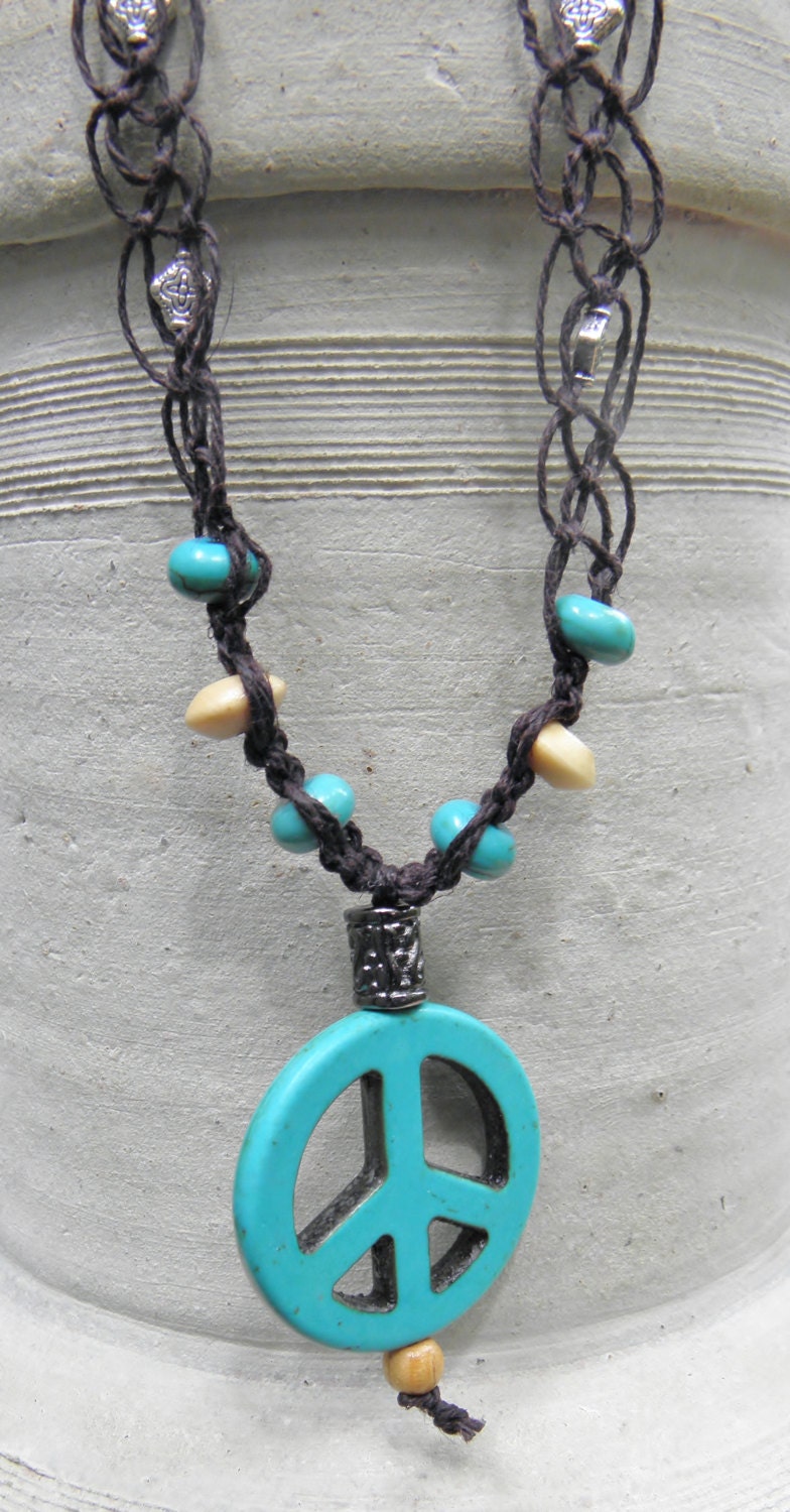 Peacezeichen Kette Aus Dunkelbraunem Hanf Makramee Und Türkis Perlen Mit Verstellbarer Länge Peacezeichen Kette Aus Dunkelbraunem Hanf Makramee Und Türkis Perlen Mit Verstellbarer Länge von MatchingTreeDesigns