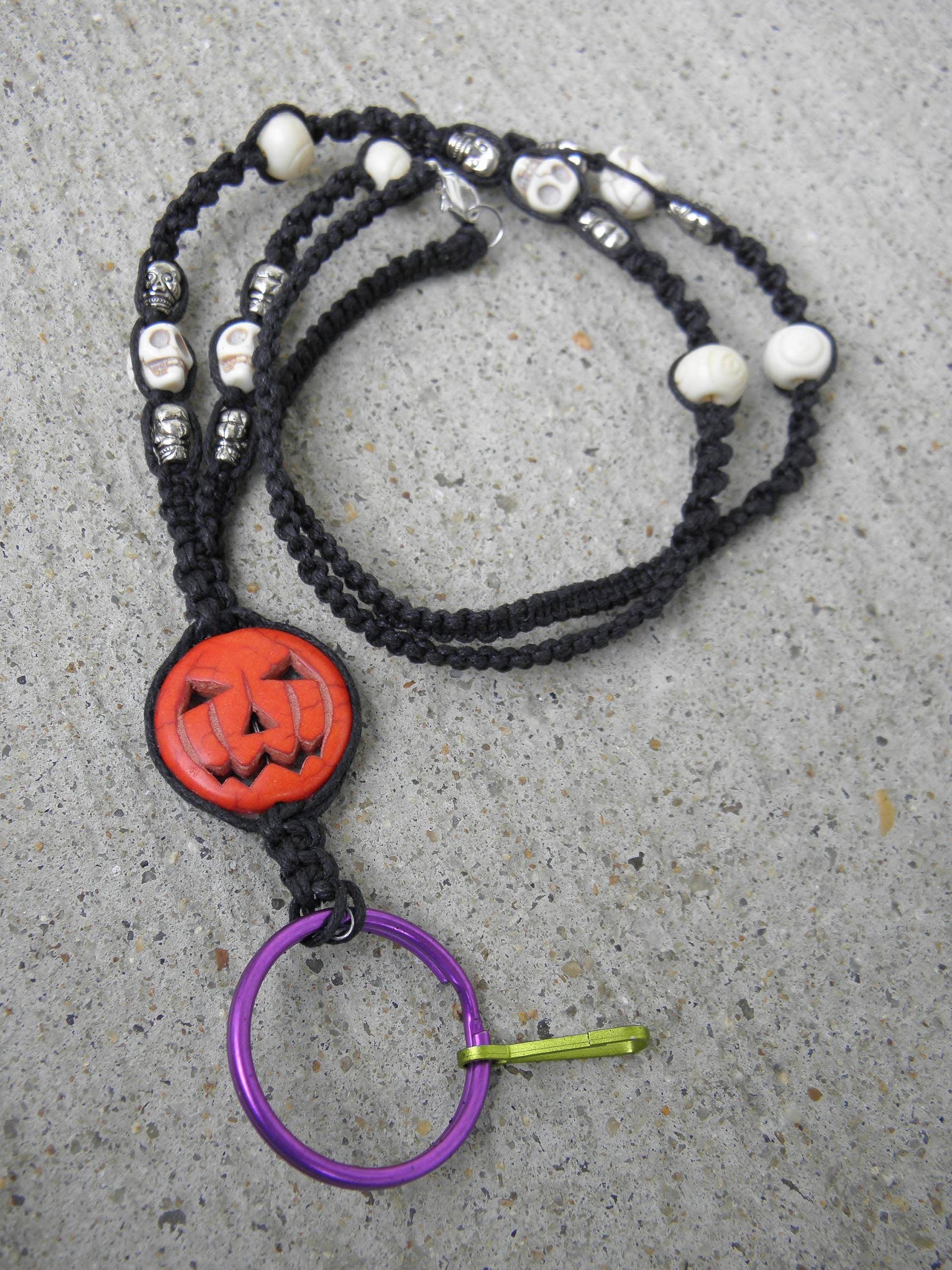 Pumpkin Id-/Handy-Lanyard Schwarzes Hanf-Makramee, Totenkopf - & Knochen-Perlen, Halloween Id-Abzeichenhalter, Wähle Aus 6 Anhängern Pumpkin Id-/Handy-Lanyard Schwarzes Hanf-Makramee, Totenkopf - & Knochen-Perlen, Halloween Id-Abzeichenhalter, Wähle Aus 6 Anhängern von MatchingTreeDesigns