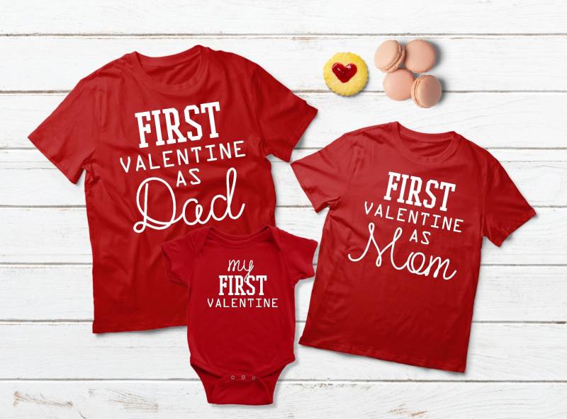 Baby Erster Valentinstag Familie Outfits Papa Mutter Sohn Tochter Passende Shirts von Matchizz