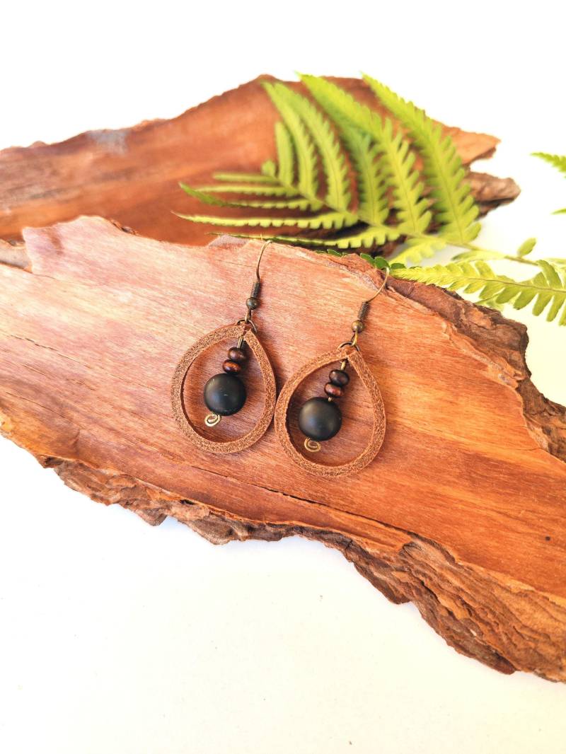 Boho Leder Ohrringe Mit Edel-Shungit Edelstein Für Damen | Creolen Stein Als Weihnachtsgeschenk Sie von MatherlandCrafts