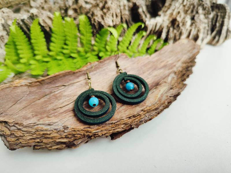 Boho Leder Ohrringe Mit Türkis Edelstein Für Damen | Creolen Stein Als Weihnachtsgeschenk Sie von MatherlandCrafts