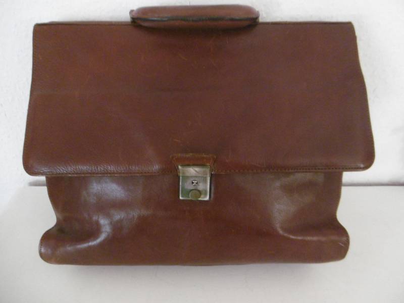 Vintage Aktentasche Aus Rotbraunem Leder 90Er Jahre von MathildaVintage