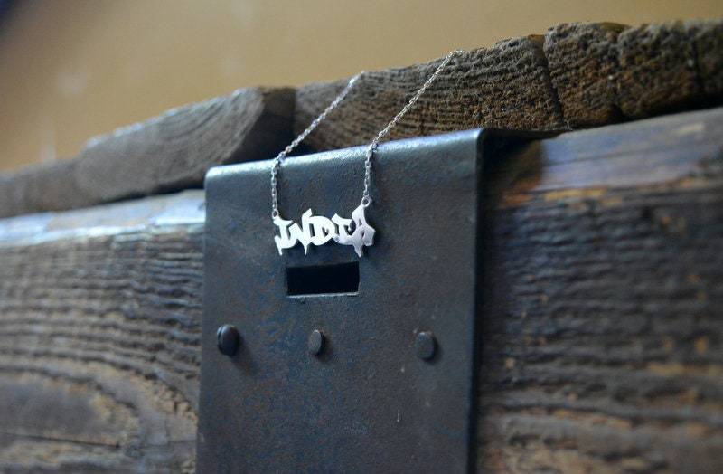 Personalisierbarer Graffiti-Schriftzug-Anhänger „Buchstabenschmuck" Personalisierbarer Graffiti-Schriftzug-Anhänger „Buchstabenschmuck" von MathisJoaillerie