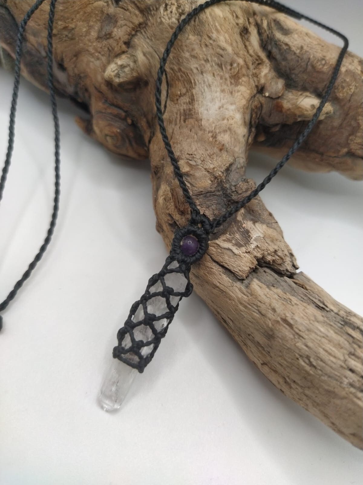 Bergkristall - Quarz Kette Schwarze Makramee-Halskette Mit Amethyst-Perle von MatizarArt
