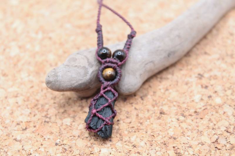 Kette Mit Natürlichem Schwarzen Turmalin Edelstein Und Tigeraugen Perlen von MatizarArt