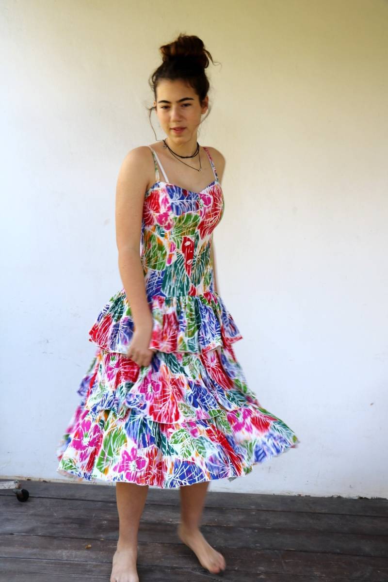Vintage 80Er Jahre Floral Rüschen Sommerkleid, Buntes Sommer Festival Kleid Gestuft Baumwolle Boho Hippie // Xs S von Matmonitvintage