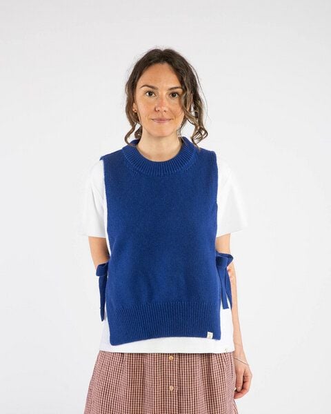 Matona Strickpullunder mit Bindedetail für Frauen aus Bio-Baumwolle und Lammwolle / Apron Vest Matona Strickpullunder mit Bindedetail für Frauen aus Bio-Baumwolle und Lammwolle / Apron Vest von Matona