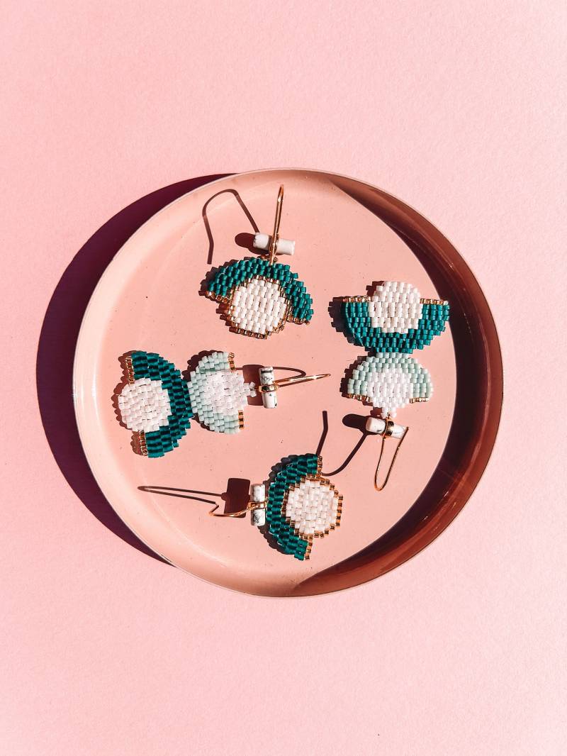 Handwoven Earrings Marble Gold Beaded Unique Design Statement von MatryoshkaGoesVogue