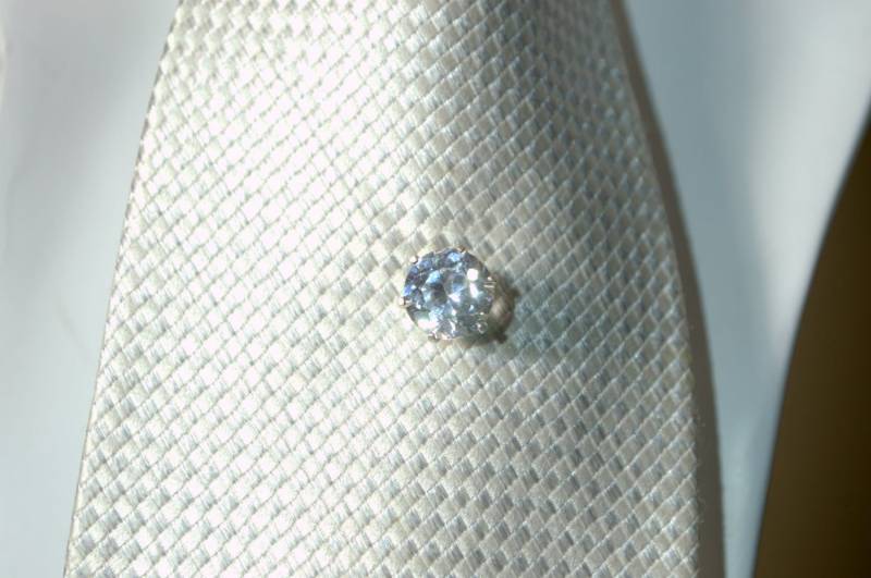 Große 1 cm Weiße Saphir Krawattennadel Große 1 cm Weiße Saphir Krawattennadel von MatsMachinations
