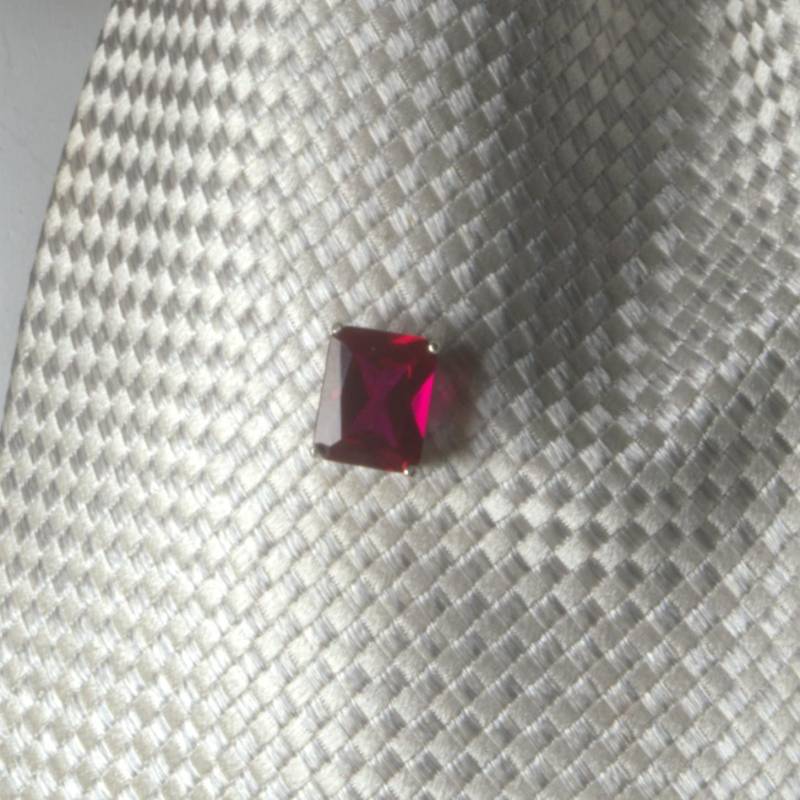 Große Rubin Krawattennadel in Silber von MatsMachinations