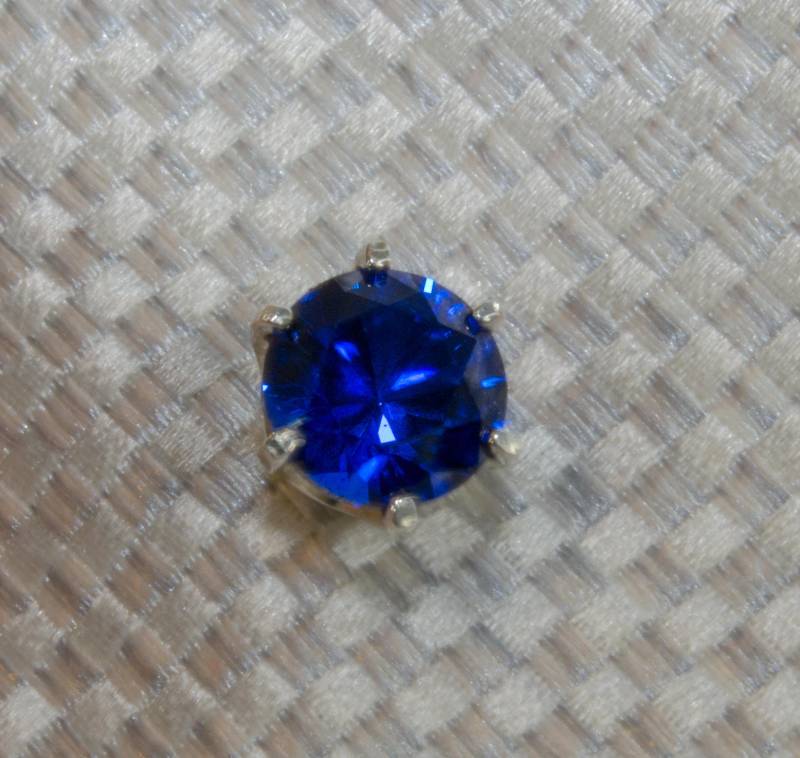 Krawattennadel Aus Silber Und Spinell von MatsMachinations