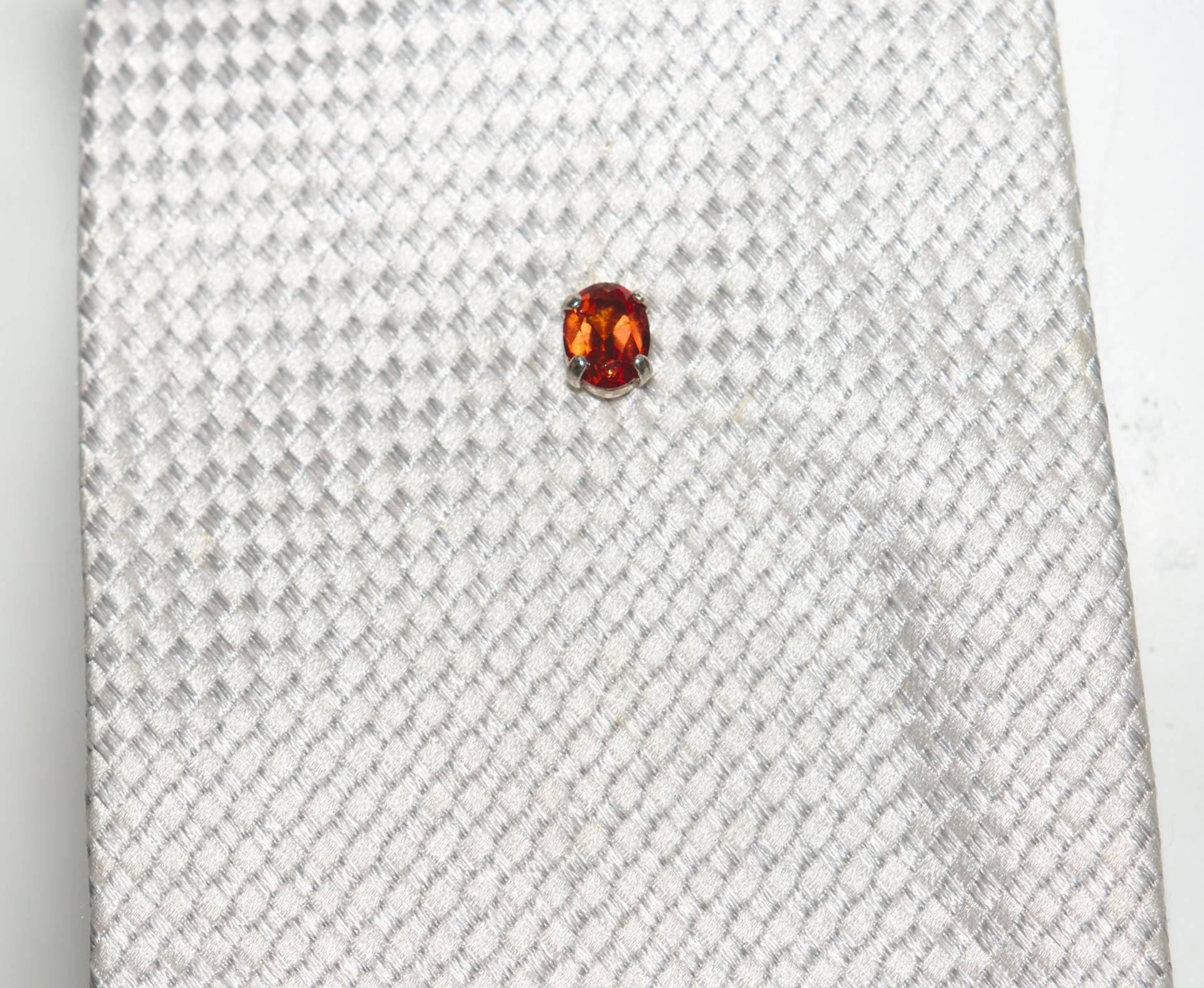 Wunderschöne Ovale Padparadscha Saphir Krawattennadel Wunderschöne Ovale Padparadscha Saphir Krawattennadel von MatsMachinations
