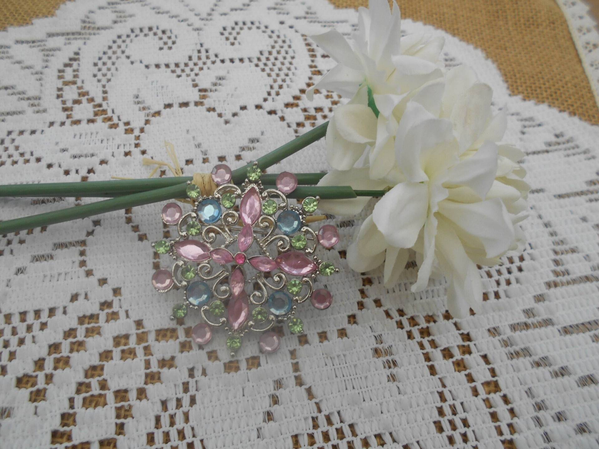 Große Vintage Brosche Bunte Glas Steine Modeschmuck Mandala Stern 80Er/90Er Jahre Große Vintage Große Vintage Brosche Bunte Glas Steine Modeschmuck Mandala Stern 80Er/90Er Jahre Große Vintage von MattieStone