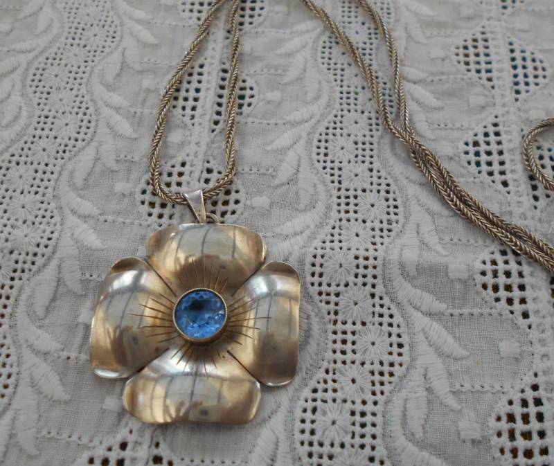Vintage Anhänger Kleeblatt Mit Kette Teka Theodor Klotz, 835Er Silber Blauem Stein Und Kette, Art Deco Vintage Anhänger Kleeblatt Mit Kette Teka Theodor Klotz, 835Er Silber Blauem Stein Und Kette, Art Deco von MattieStone