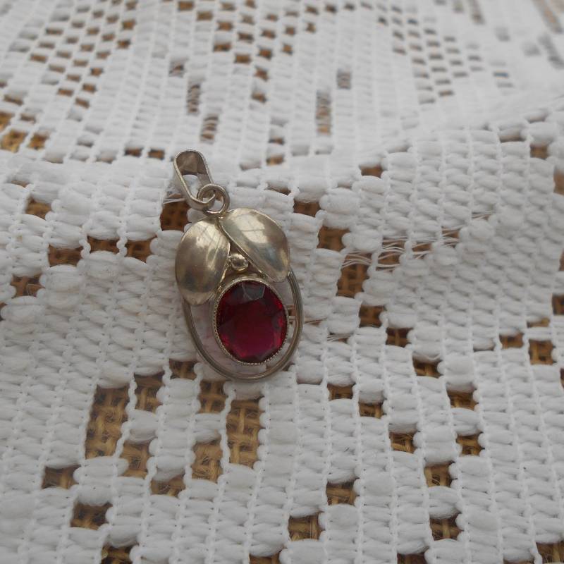 Vintage Anhänger Teka 835Er Silber Roter Stein Kettenanhänger, Im Jugendstil Mid-Century Vintage Anhänger Teka 835Er Silber Roter Stein Kettenanhänger, Im Jugendstil Mid-Century von MattieStone