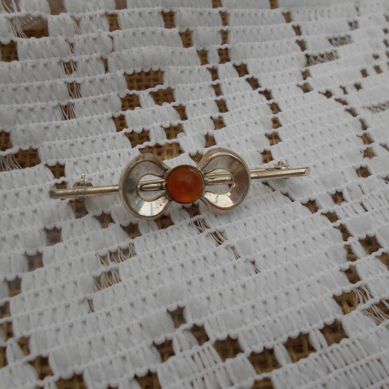 Vintage Brosche 835Er Silber Mit Bernstein Stabbrosche Schleife Vintage Bernsteinbrosche Vintage Brosche 835Er Silber Mit Bernstein Stabbrosche Schleife Vintage Bernsteinbrosche von MattieStone