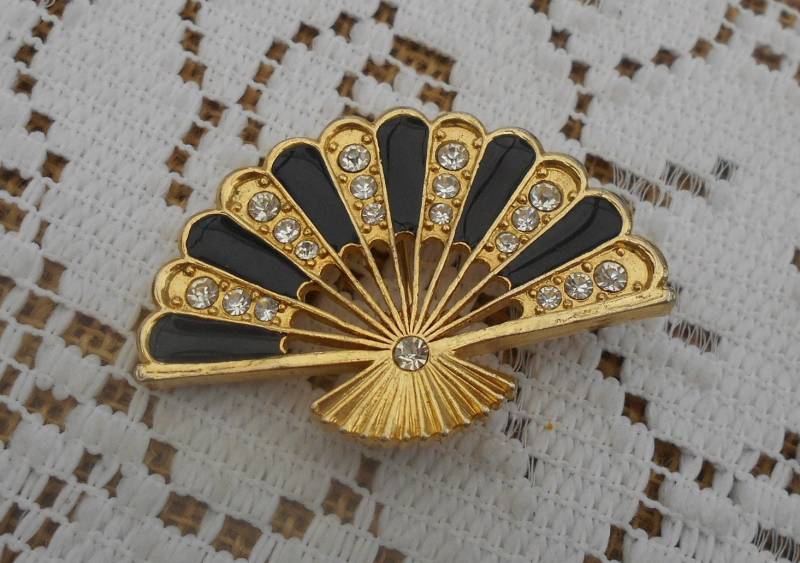 Vintage Brosche Fächer Goldfarben Schwarz Strass Modeschmuck 80Er/90Er Jahre Große Vintage Vintage Brosche Fächer Goldfarben Schwarz Strass Modeschmuck 80Er/90Er Jahre Große Vintage von MattieStone