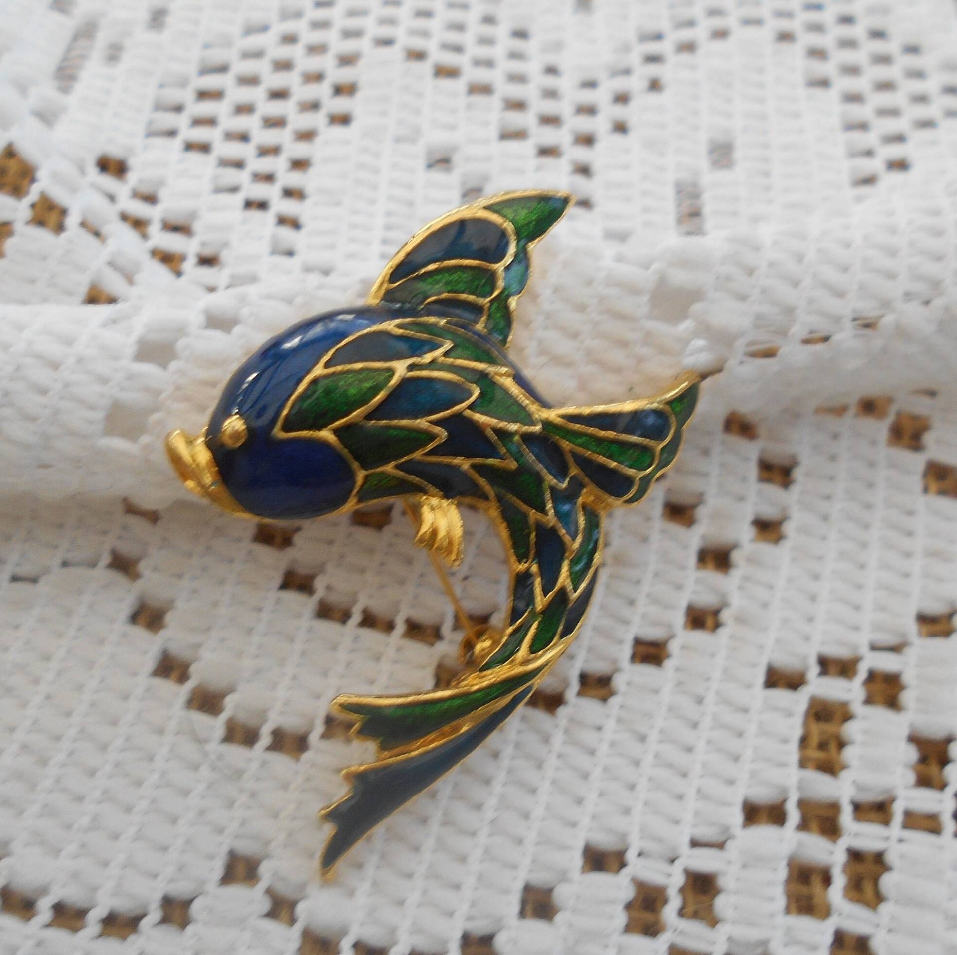 Vintage Brosche Fisch Modeschmuck Goldfarben Blau Grün 80Er/90Er Jahre Metall Emailliert Vintage Brosche Fisch Modeschmuck Goldfarben Blau Grün 80Er/90Er Jahre Metall Emailliert von MattieStone