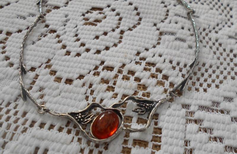 Vintage Collier Kette 925Er Silber Mit Bernstein Besetzt, Leicht Abstrakt 70Er/80Er Jahre, Ausgefallenes Vintage Collier Kette 925Er Silber Mit Bernstein Besetzt, Leicht Abstrakt 70Er/80Er Jahre, Ausgefallenes von MattieStone