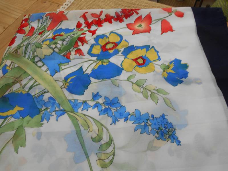 Vintage Tuch Halstuch Schultertuch Franco Laurenti Leuchtende Farben Bunte Blumen 80Er/90Er Jahre Vintage Tuch Halstuch Schultertuch Franco Laurenti Leuchtende Farben Bunte Blumen 80Er/90Er Jahre von MattieStone
