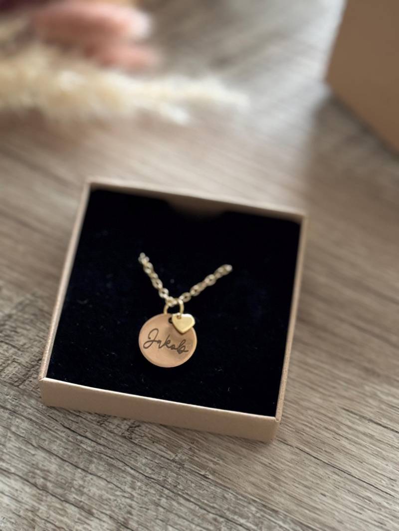 Deine Baby Kette Lasergravur Geschenk Party Personalisierbare Deine Baby Kette Lasergravur Geschenk Party Personalisierbare von Maukis