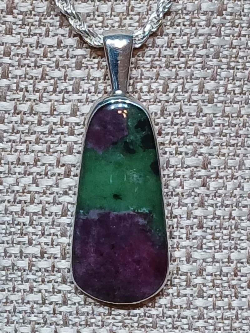 Rubin Zoisit Anhänger Rubin Zoisit Anhänger von MauldinsStudio