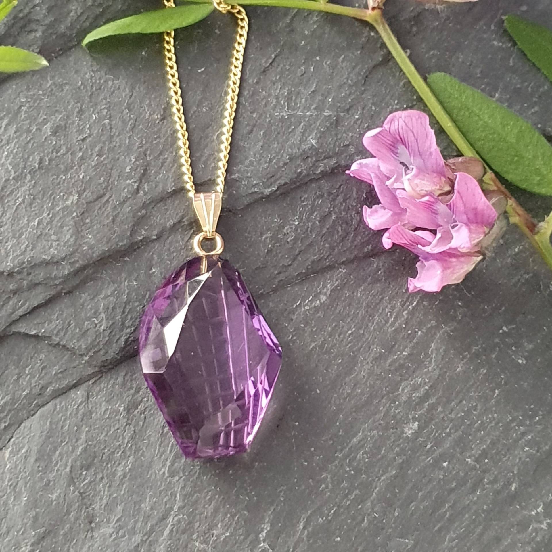 Amethyst - Gg Anhänger Fancycut Besonderer Schmuckanhänger Mit Intensiver Violetten Farbe, in Handarbeit Aufwendig Facettiert von MauritzUnikatSchmuck