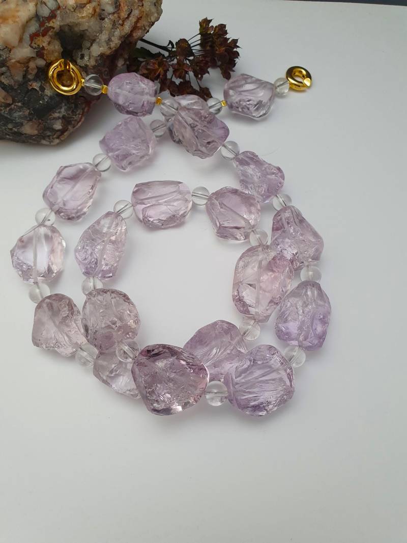 Amethyst Halskette Lang Mit Bergkristallkugeln. Natursteine Zu Schmuck Verarbeitet. Fliederfarbene Amethyste Wunderschönen Naturflächen von MauritzUnikatSchmuck
