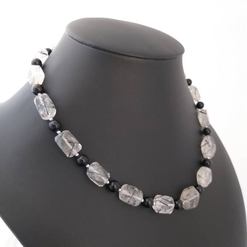 Halskette Mit Turmalinquarz Und Onyx Kugeln. Starke Elemente in Farblicher Harmonie Einzigartiger Schmuck Für Besondere Frauen von MauritzUnikatSchmuck